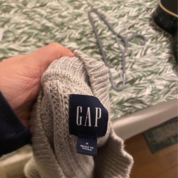 GAP Light Gray Women's Turtleneck Sweater - Picture 2 of 3
